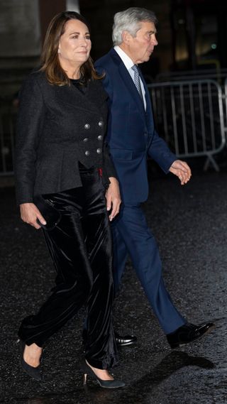 I pantaloni in velluto di Carole Middleton trasudano eleganza e stile