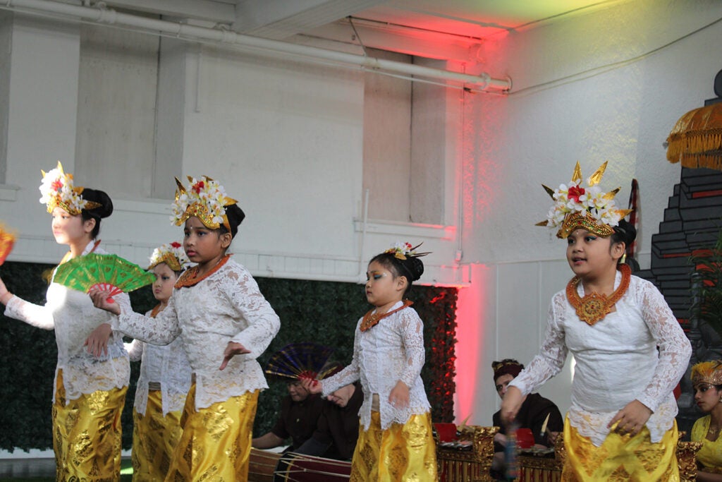 La comunità indonesiana di Philly celebra la musica gamelan e la danza