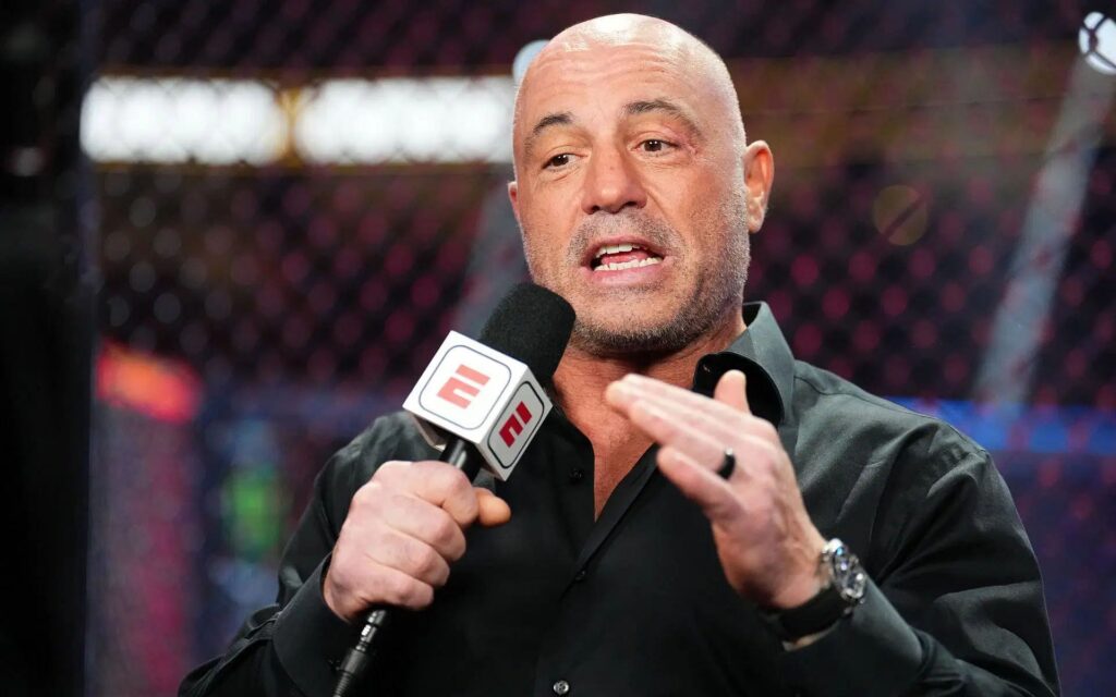 Joe Rogan rende pubbliche le sue sensazioni sui misteriosi droni avvistati in volo sul New Jersey: “C’è tutta questa strana mitologia collegata ad esso”